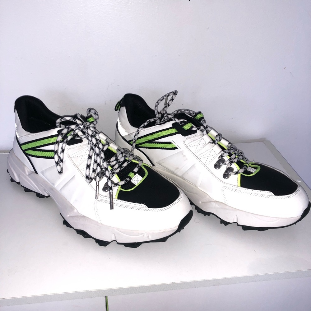 Zara Men’s Sneaker with Reflective Stripes